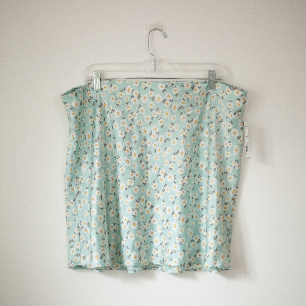 No boundaries 3x skirt, coral with flowers NWT elastic waist